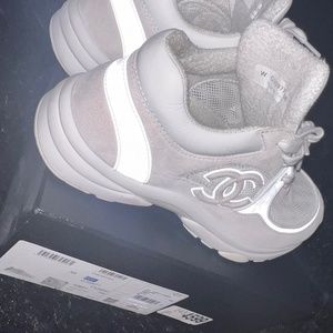 100% AUTHENTIC SUEDE CHANEL SNEAKERS SIZE 38